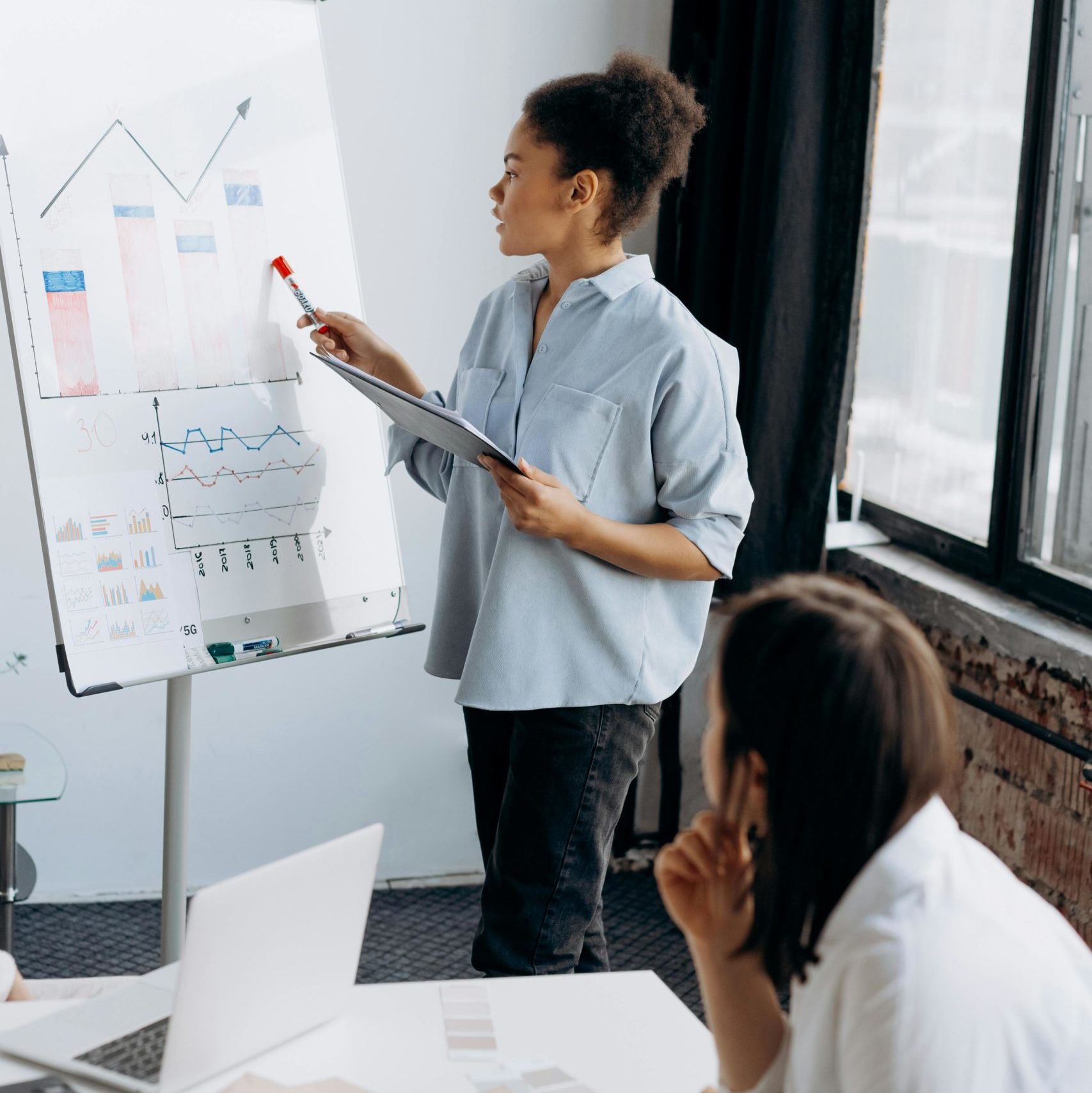 pexels-mikhail-nilov-6592406